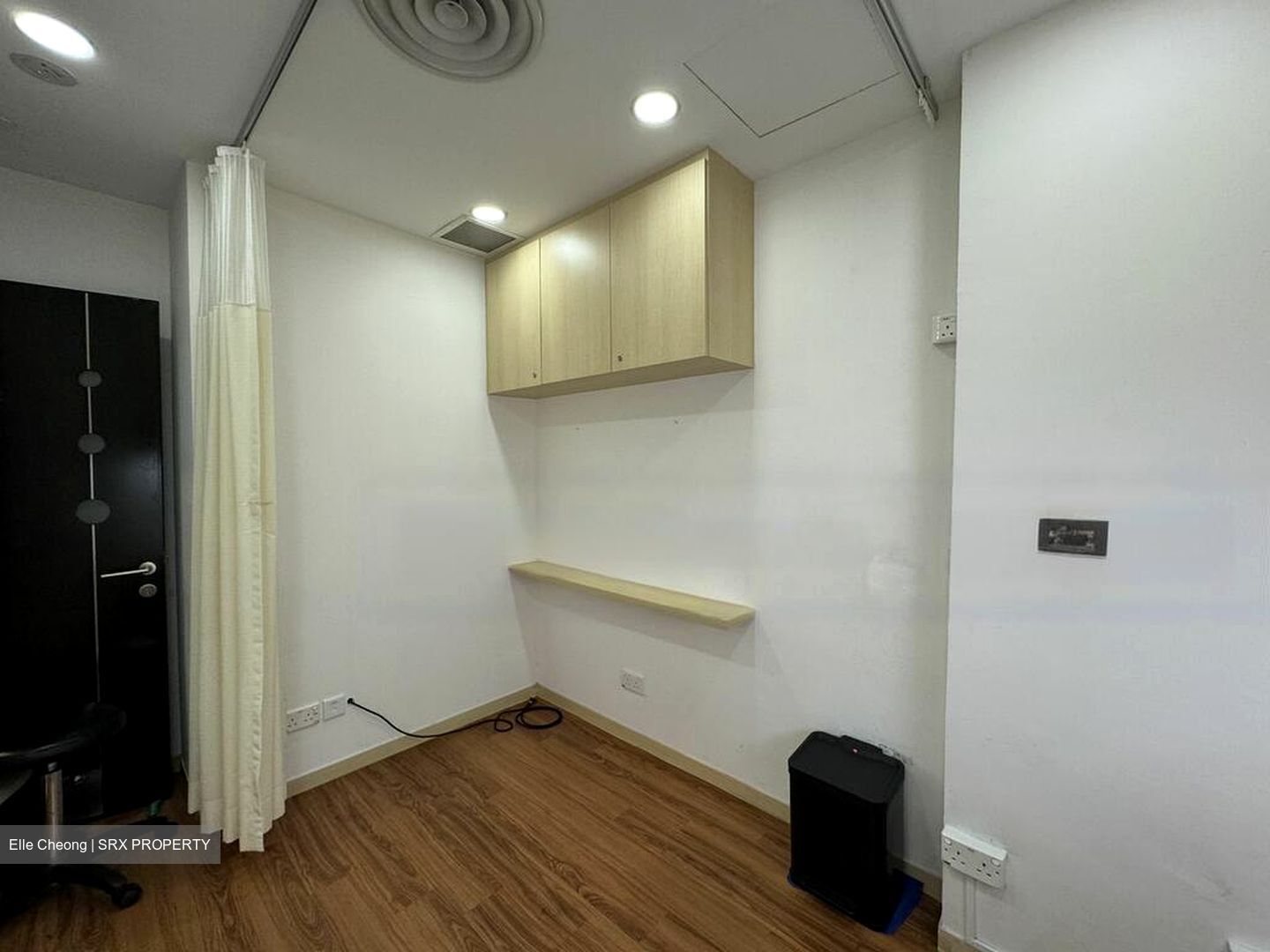 Gleneagles Hospital (D10), Retail #453392891